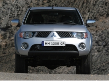 Фото Mitsubishi L200 2.4 DI-D AT №13